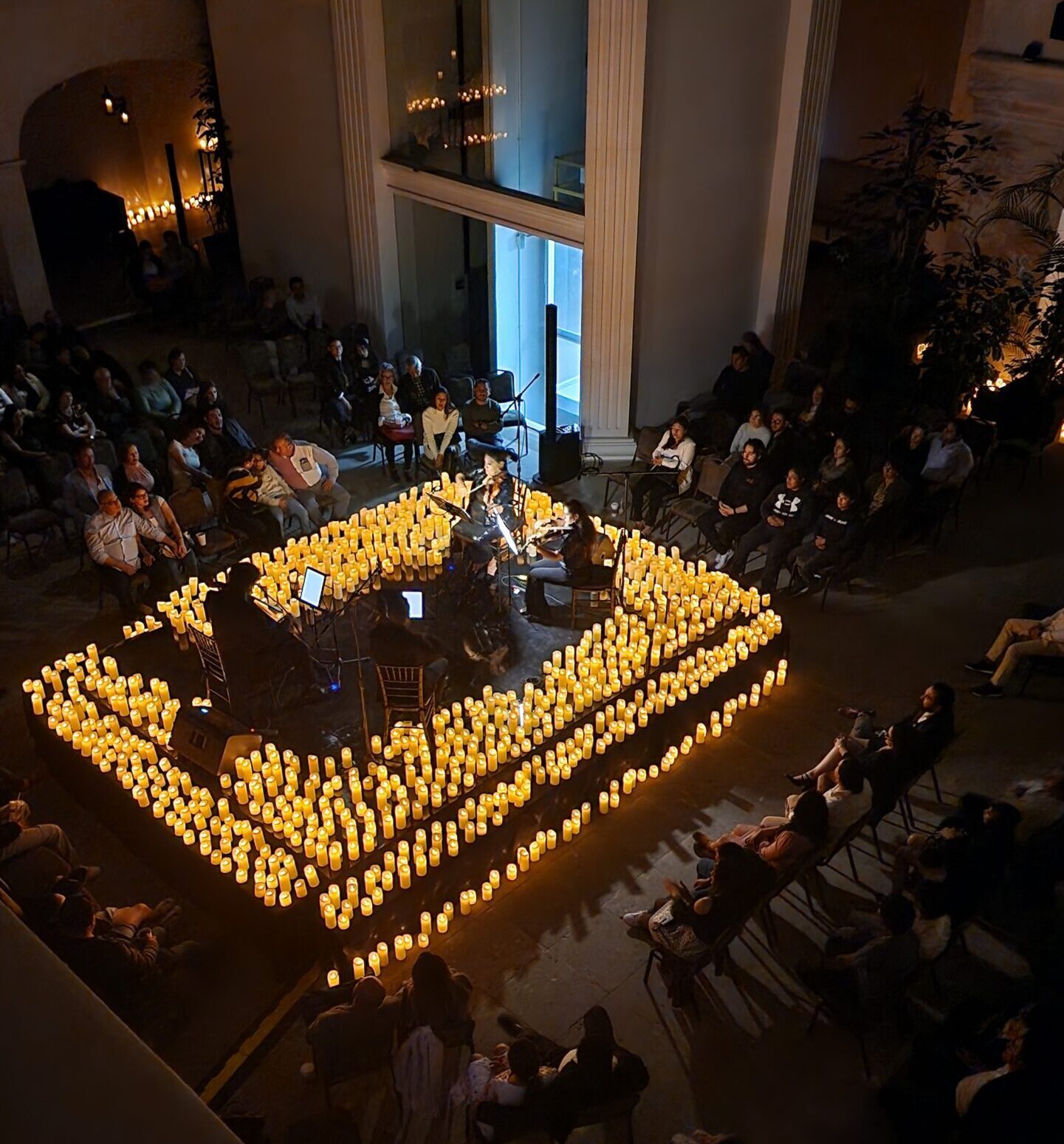 Noche mágica bajo la luz de las velas: Candlelight en el DoubleTree by Hilton Toluca