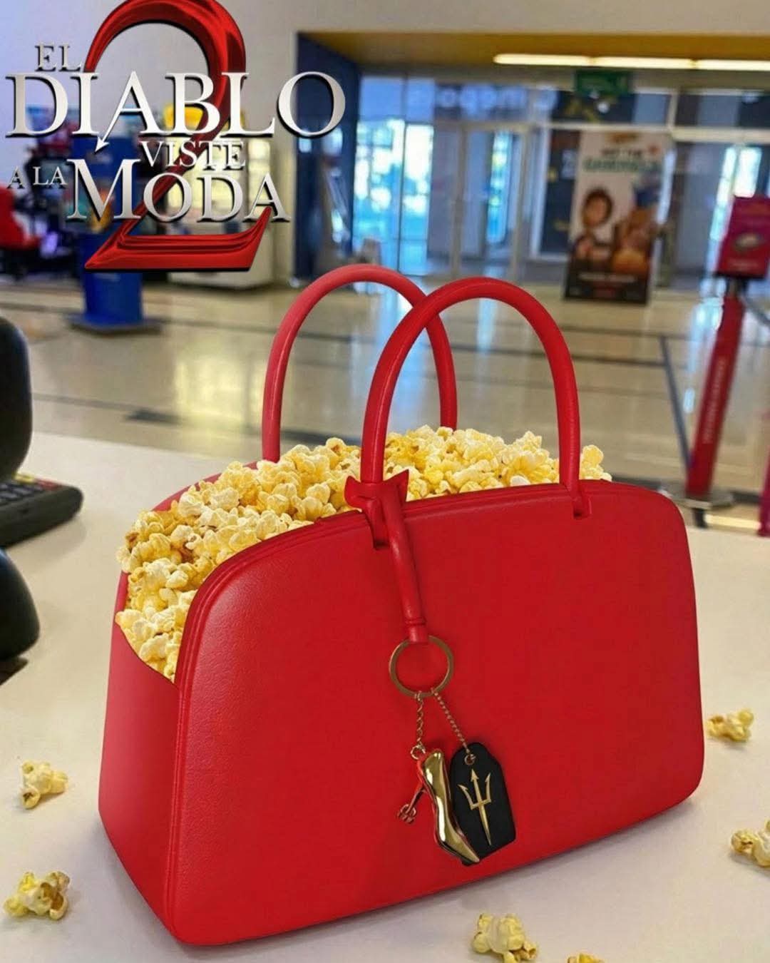 ¡Fans enloquecen! La palomera tipo bolso de El diablo viste a la moda 2 se hace viral