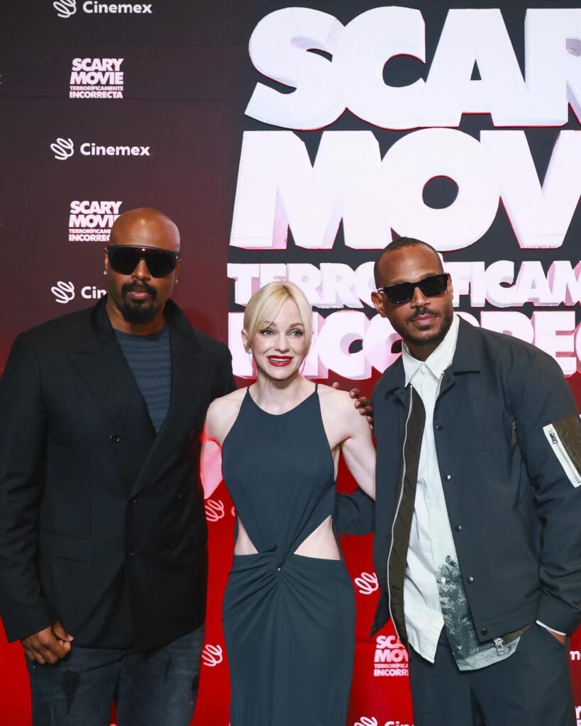 Anna Faris y los Wayans desatan locura en CDMX durante presentación de Scary Movie