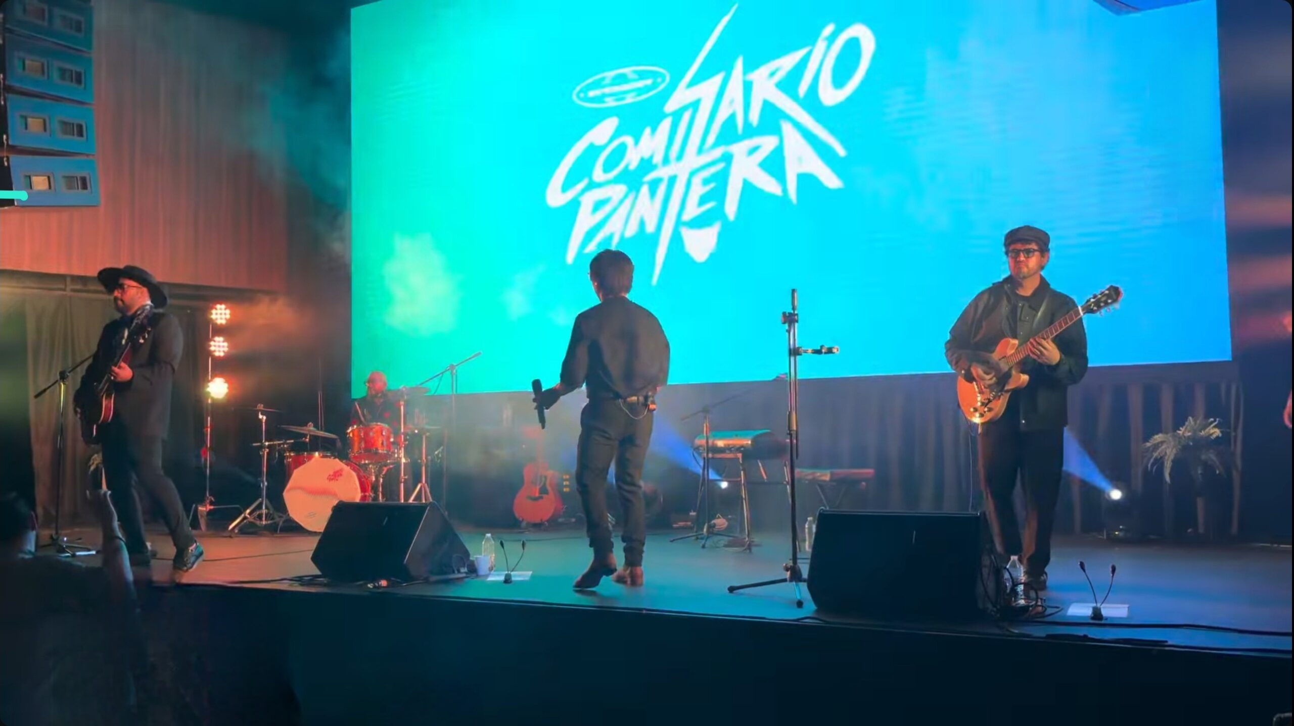 Comisario Pantera conquista Alboa Metepec con un concierto lleno de nostalgia y rock