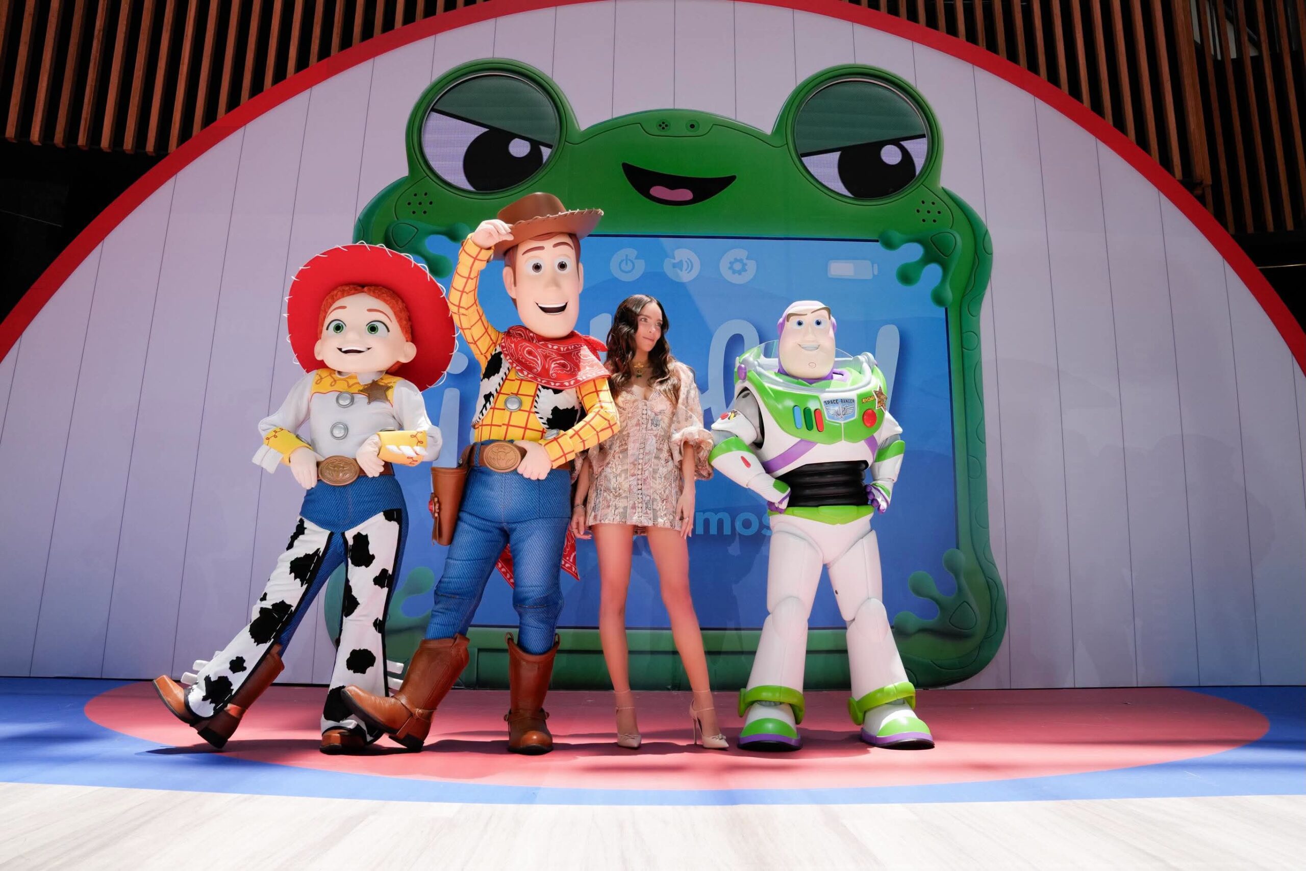 Belinda conquista la alfombra roja de Toy Story 5 en CDMX: una noche llena de magia, nostalgia y estrellas