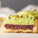 Pastel con pistacho para artículo de tendencias de gastronomía