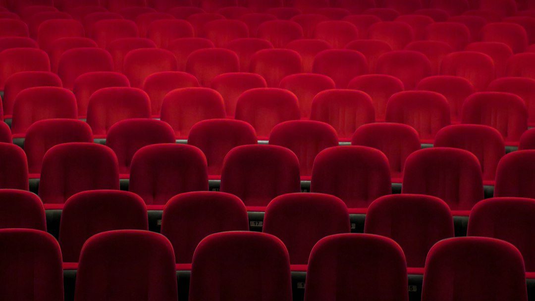 Sala de cine y butacas iluminadas: Festival de Cine de Morelia 2026