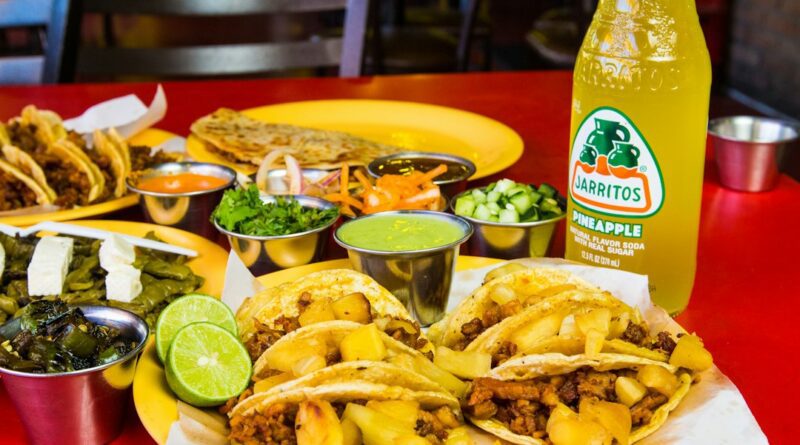 Tacos al pastor en una mesa: pizza frente a tacos en el reparto a domicilio
